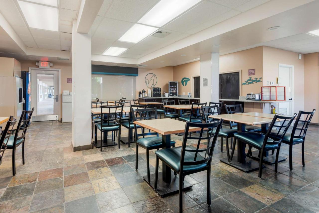 Best Western Turquoise Inn & Suites Кортес Экстерьер фото
