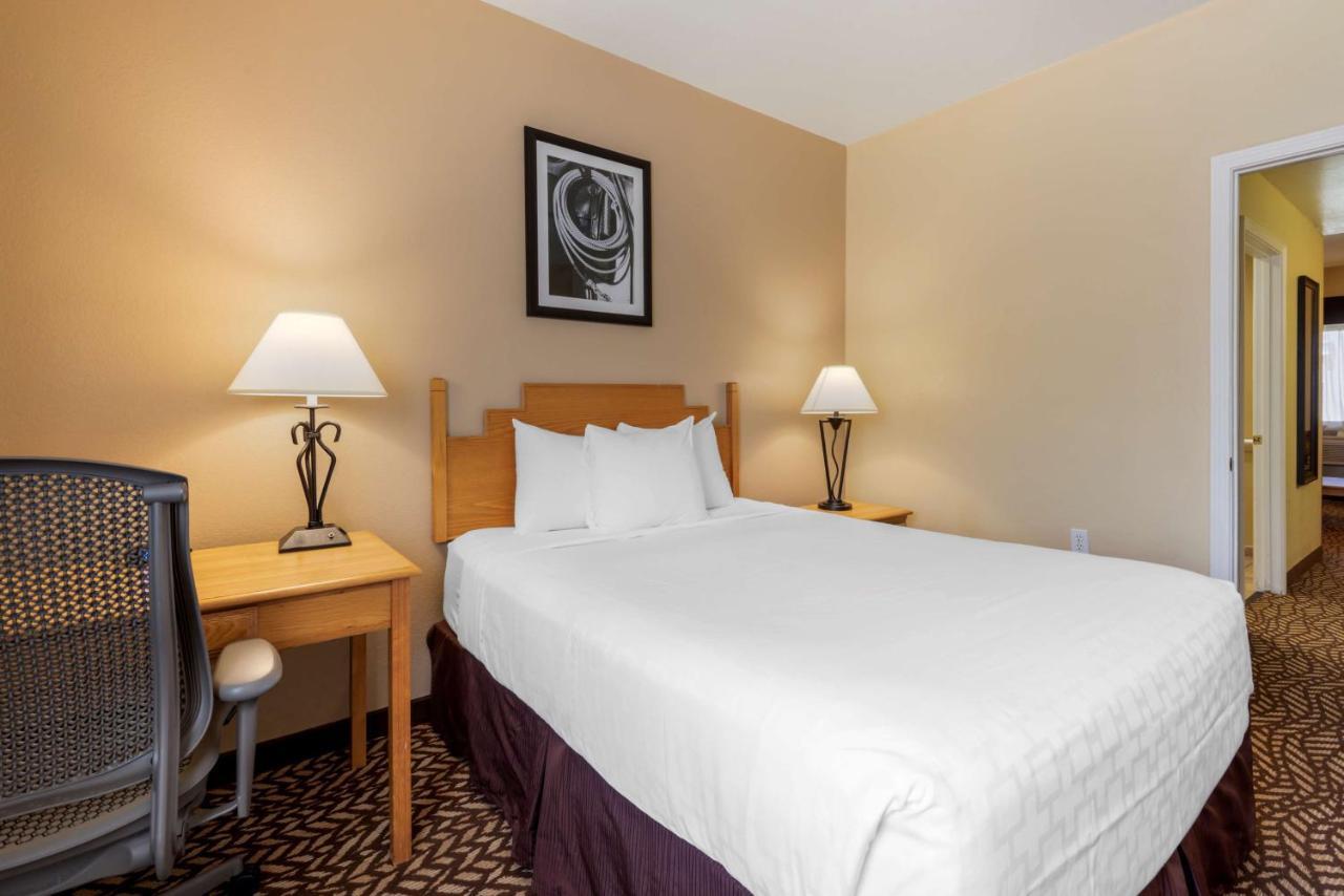 Best Western Turquoise Inn & Suites Кортес Экстерьер фото