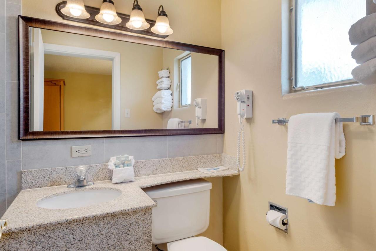 Best Western Turquoise Inn & Suites Кортес Экстерьер фото